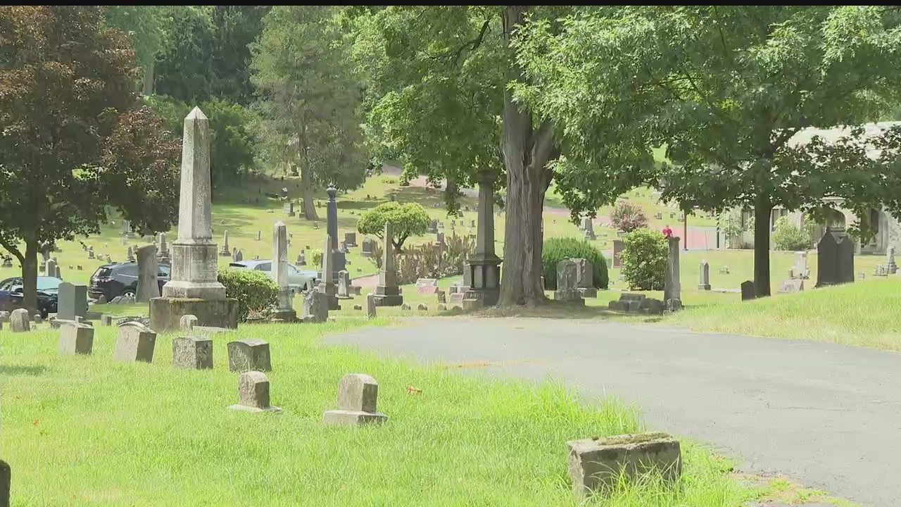 Cemetery offers tour on Youngstown’s hidden history