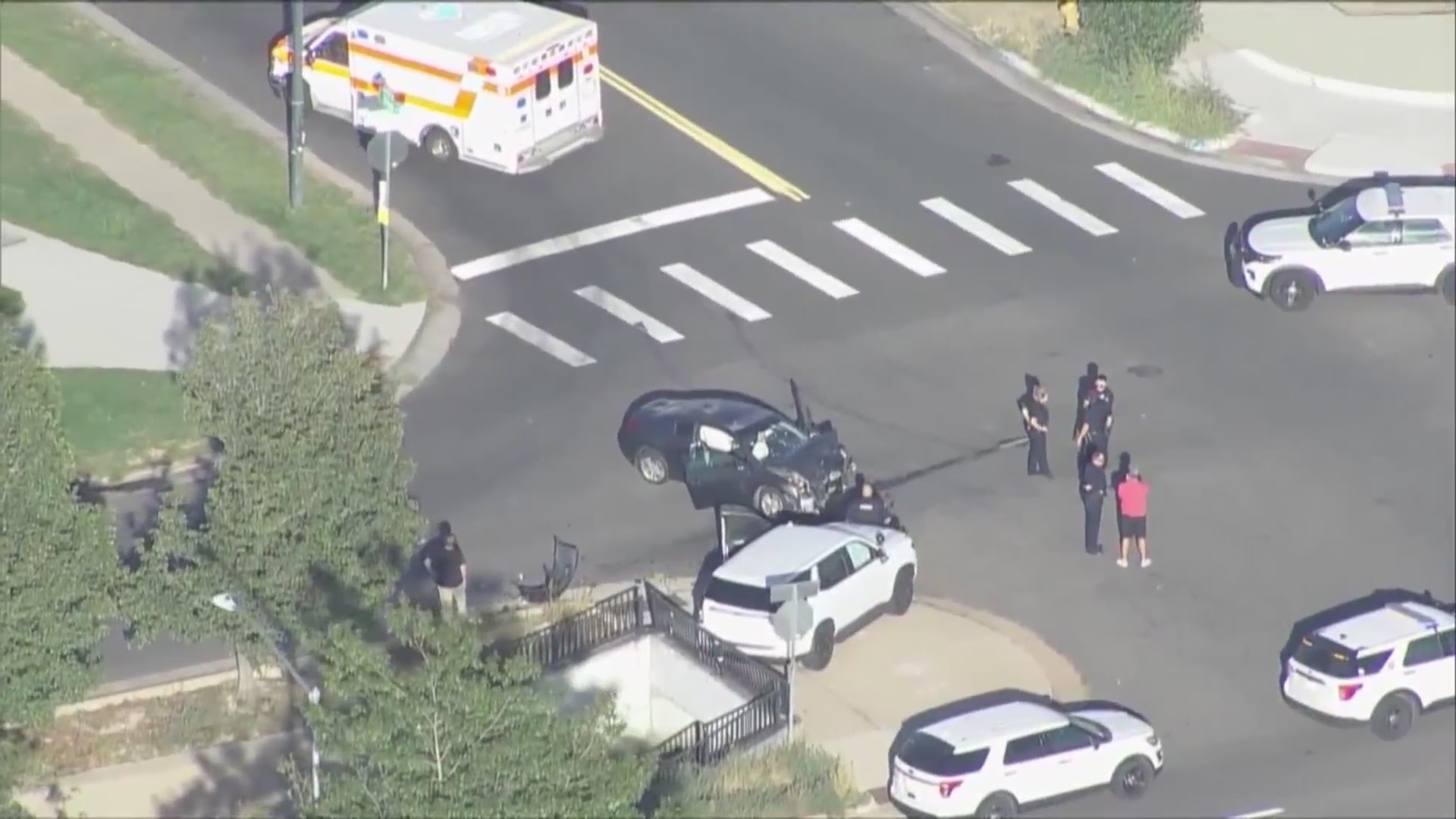 Denver police officer involved in 2 car crash – FOX31 Denver