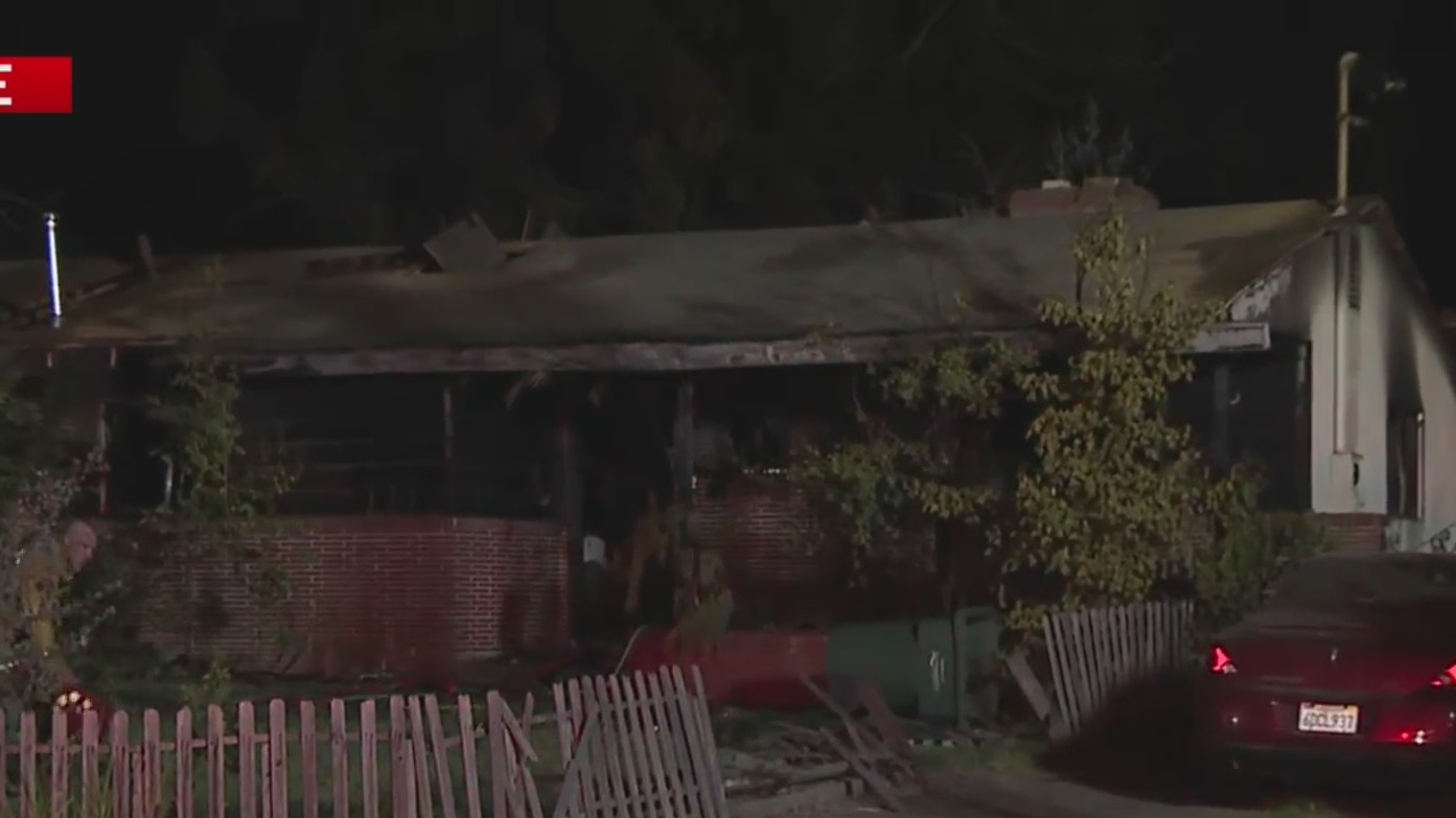 Fire crews investigate deadly house fire – FOX40 News