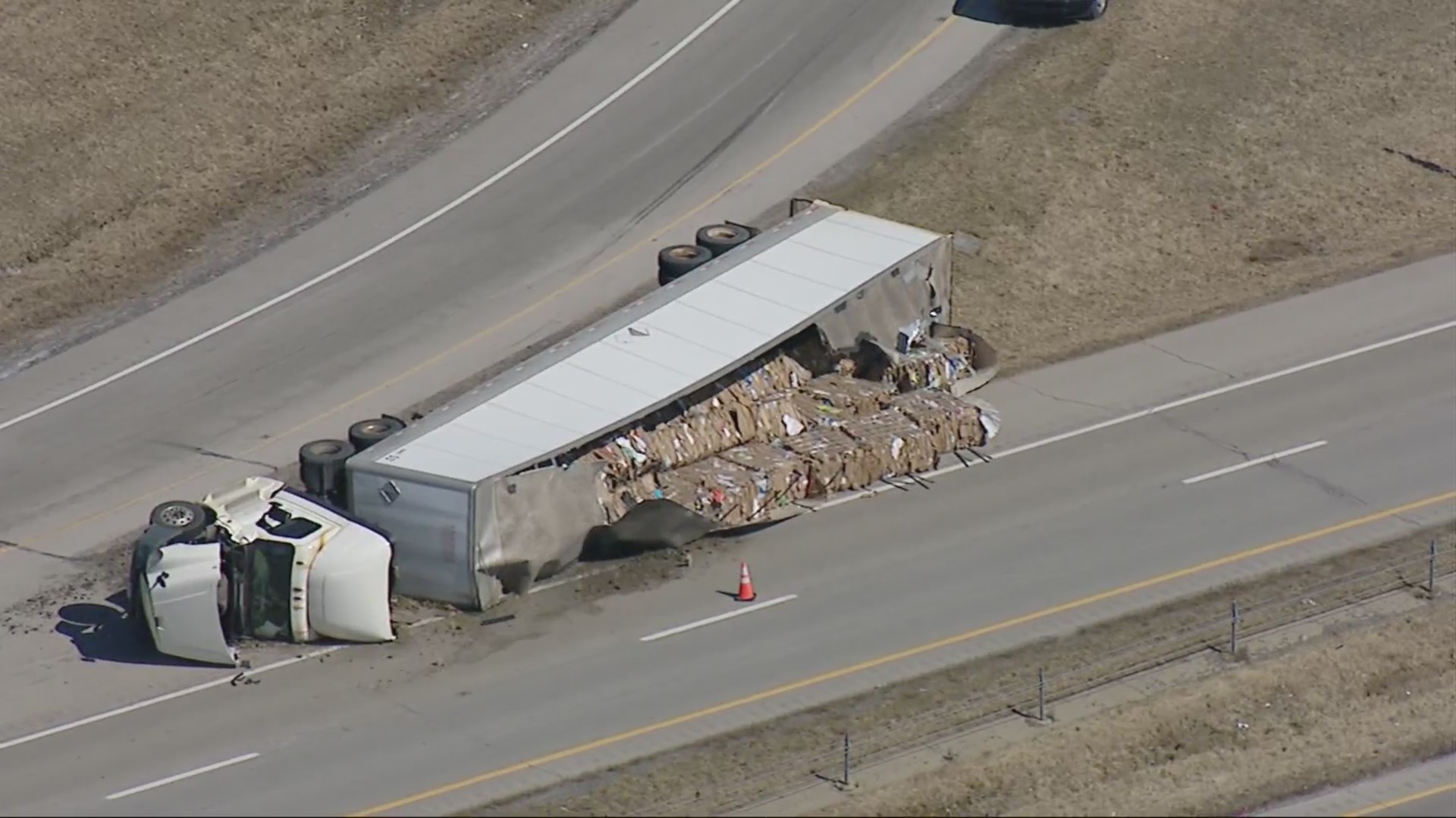 TRAFFIC ALERT: Semi overturns on I-71 ramp – Fox 8 Cleveland WJW
