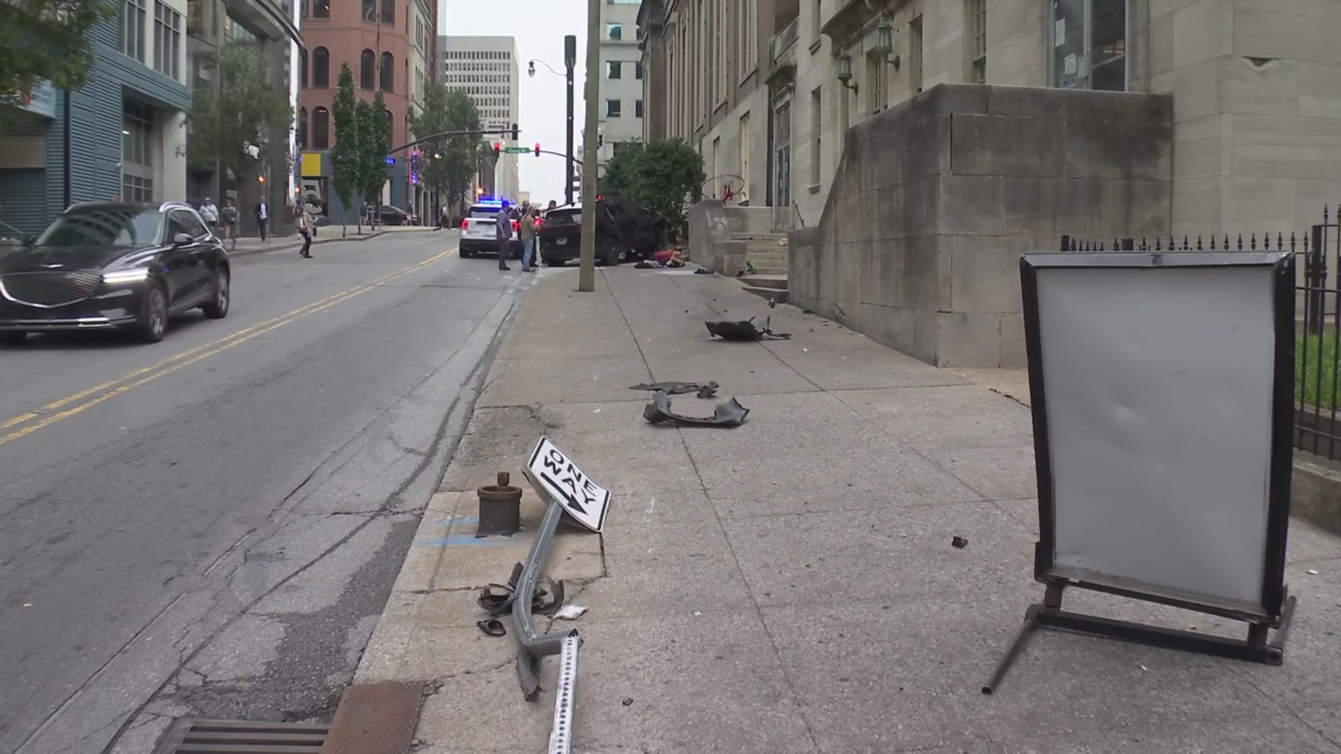 Pedestrian hit by stolen vehicle in downtown Nashville – WKRN News 2