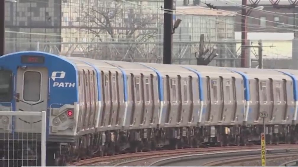 Path Train Outside PATH Train fair increase starts today – PIX11