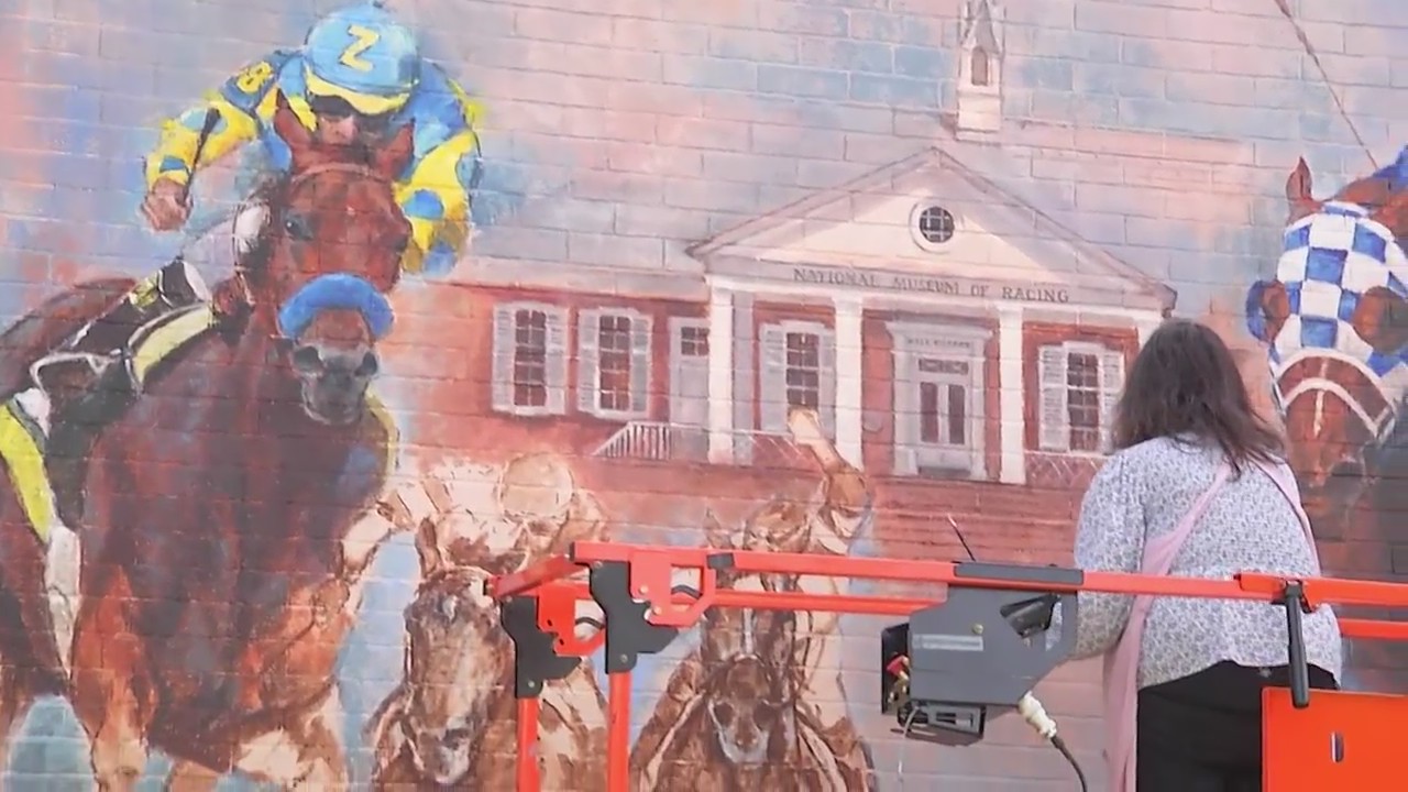 Artist paints mural for Museum of Racing – NEWS10 ABC
