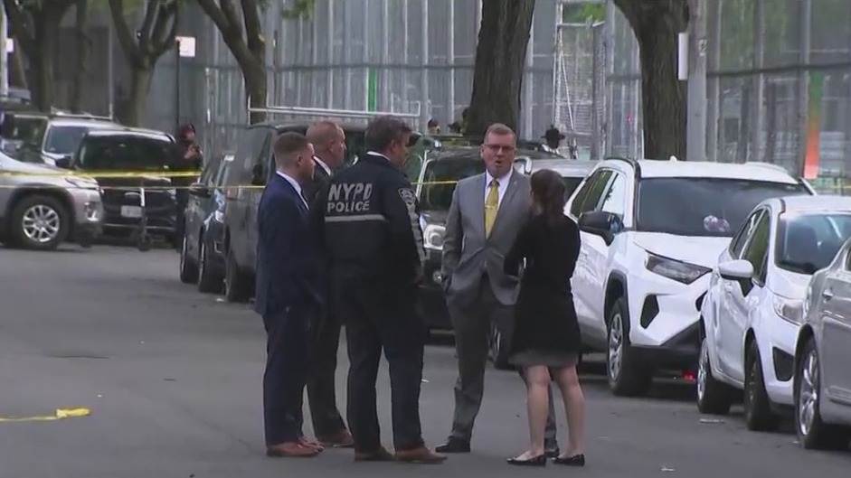 Teen wanted after girl, 16, shot to death on Bronx playground: NYPD – PIX11