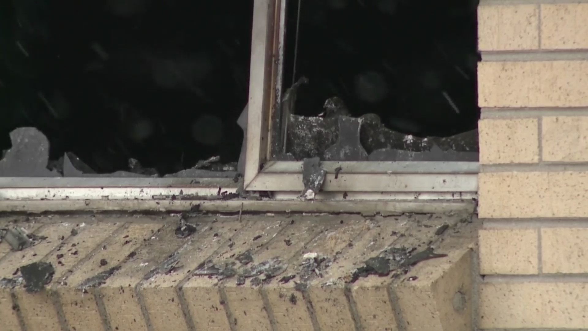 1 killed in house fire in southwest Denver – FOX31 Denver