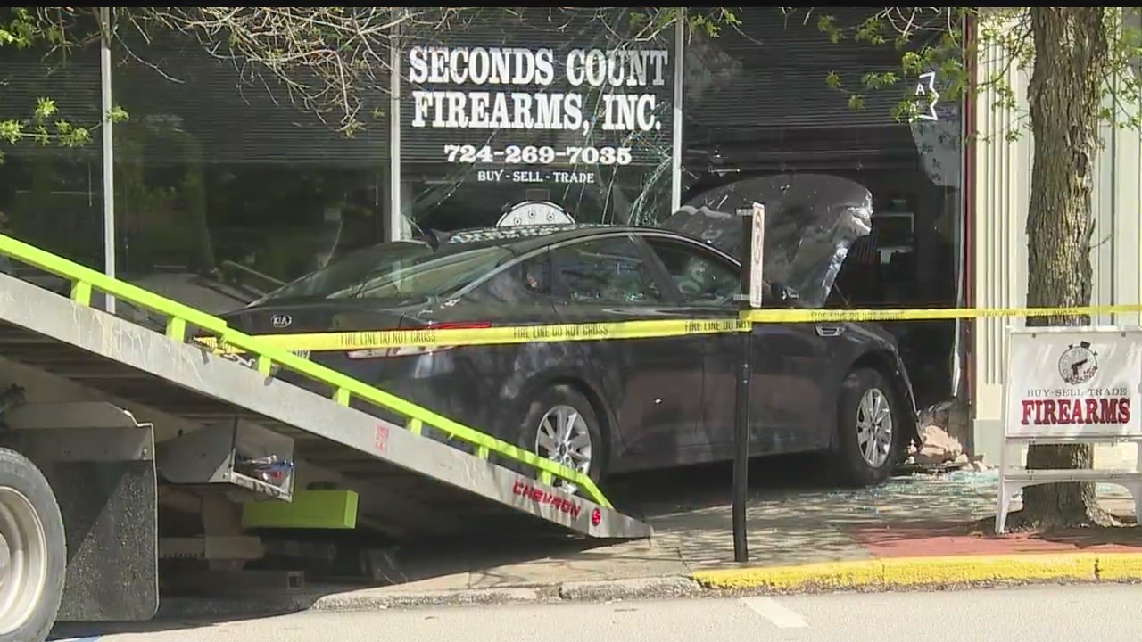 Suspects steal rifles after car crashes into gun shop: DA – WKBN.com